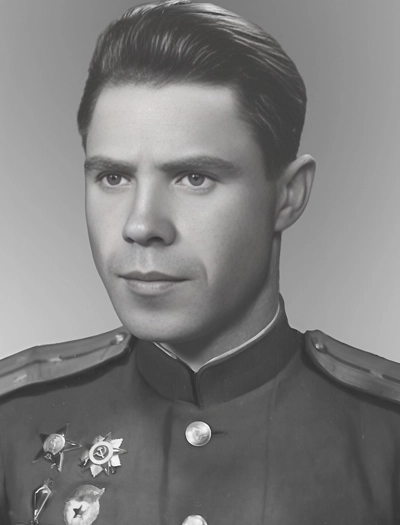 Александр Комаров