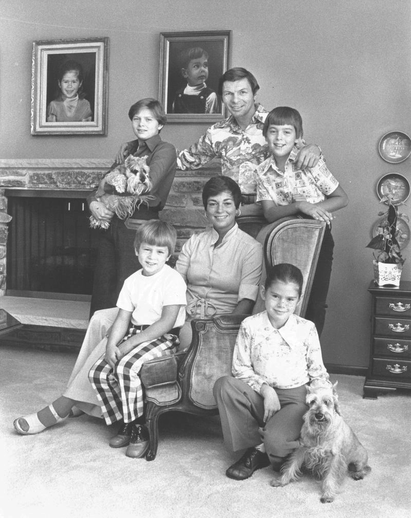 Стэн Микита с семьей